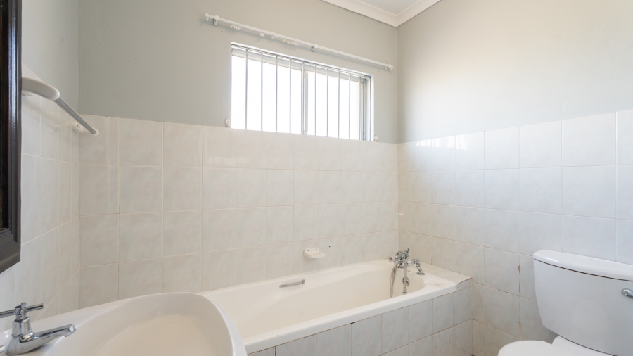 To Let 3 Bedroom Property for Rent in Paarl North Western Cape